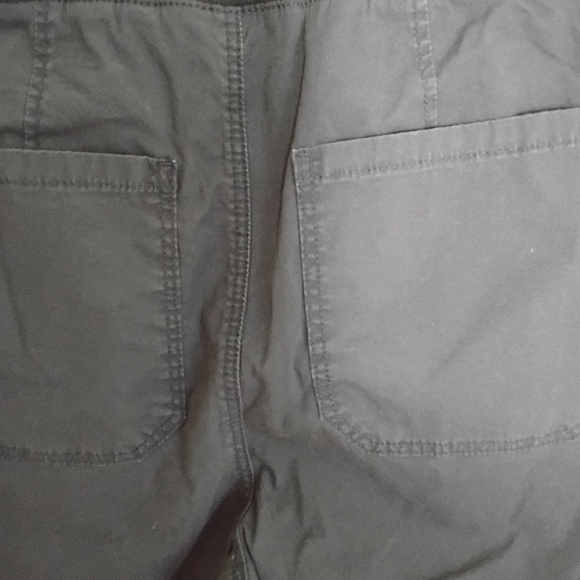 Chico's Women's O US 4 Navy Pull-on Eyelet Cutout Lace Hem Pockets Crop Pant - Picture 7 of 8